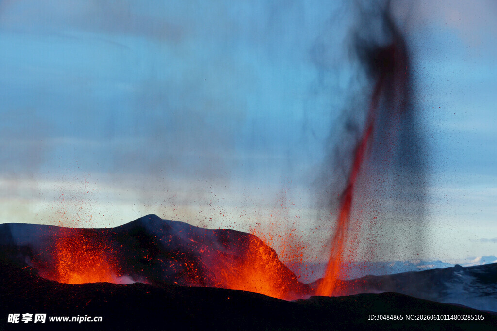 火山喷发壮观景象