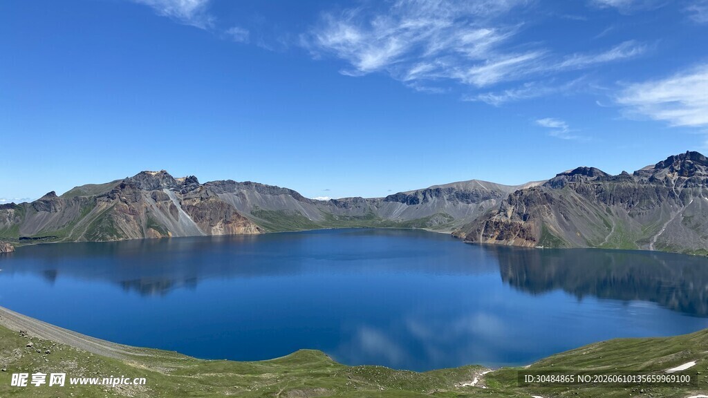高山蓝湖美景