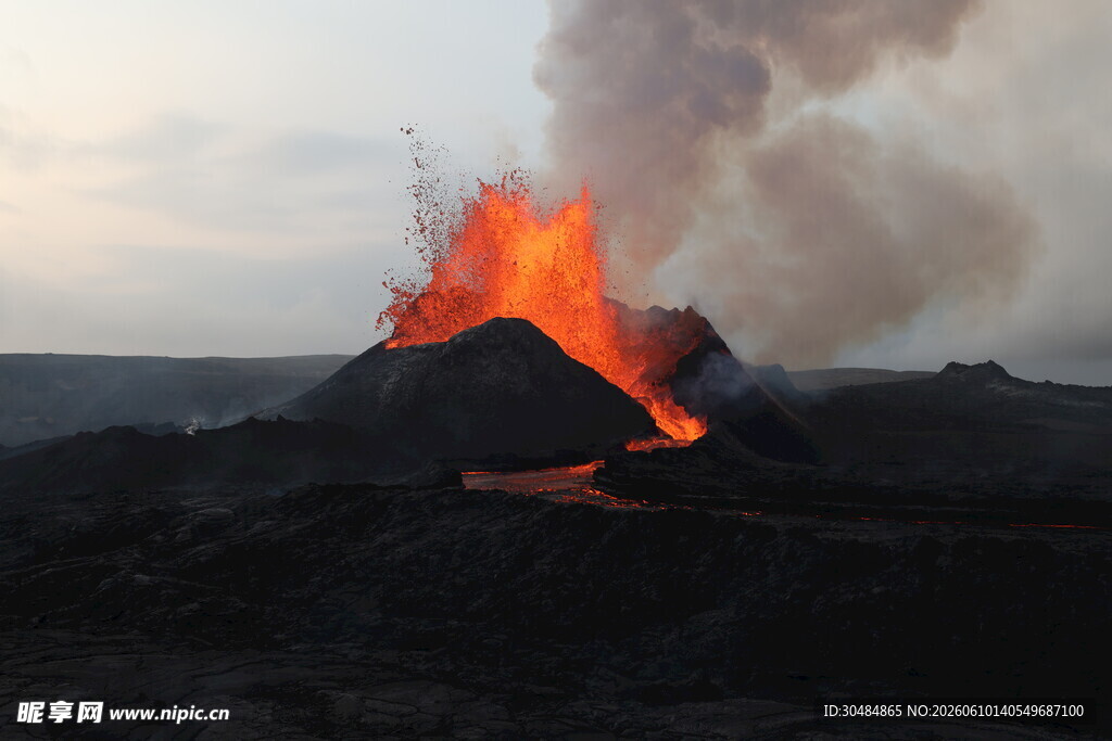 火山喷发壮观景象
