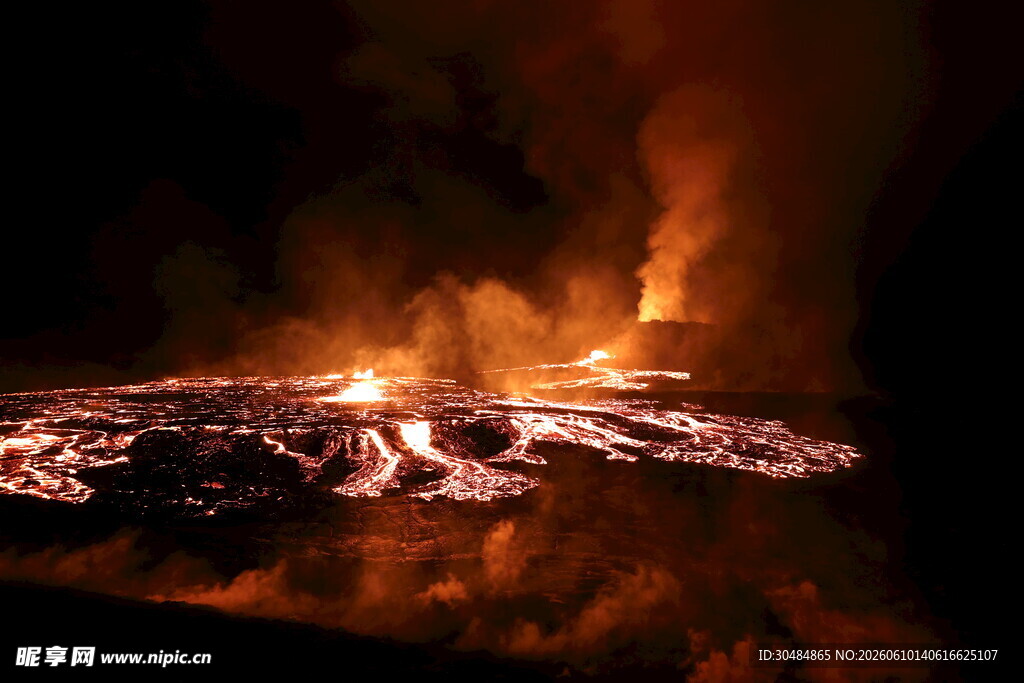 火山喷发壮观景象