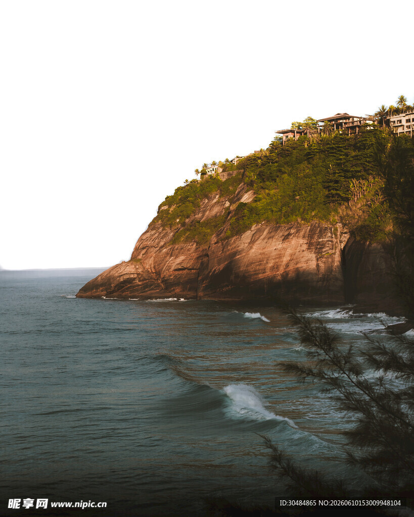 海岸边的嶙峋峭壁