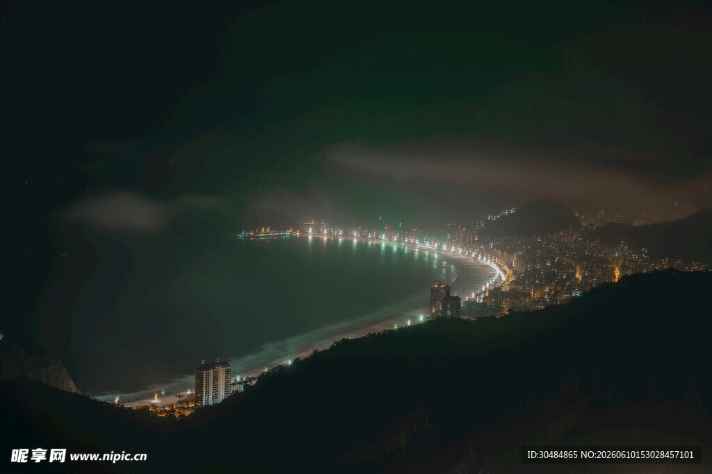 夜晚跨海大桥璀璨灯光秀