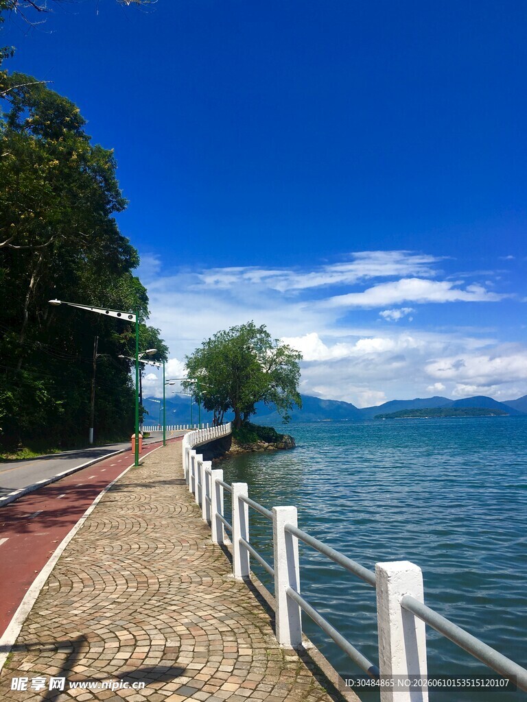 海边步道美景
