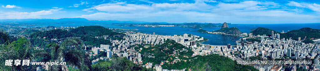 俯瞰城市与自然景观