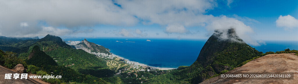 山海相依的壮丽自然景观