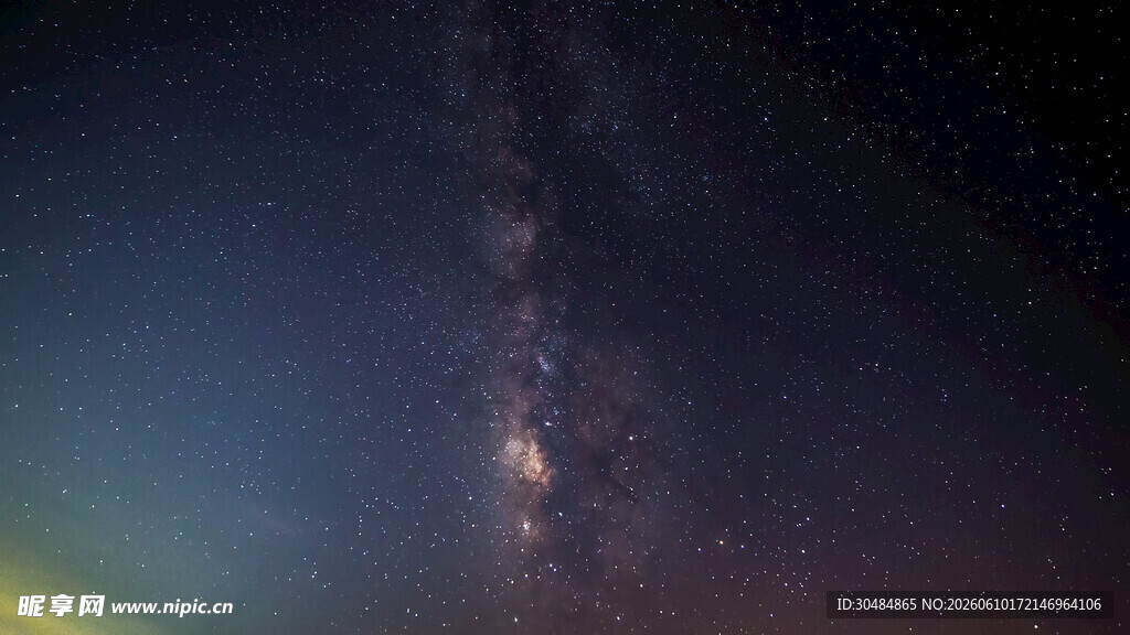 璀璨星空下的银河美景