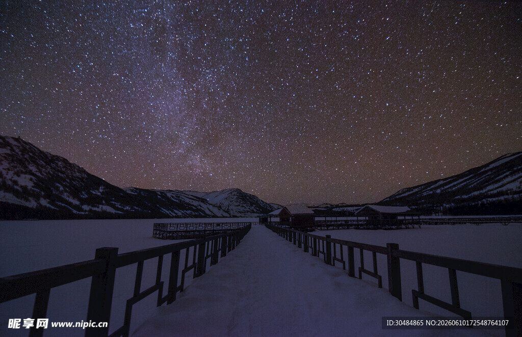 雪夜栈桥星空美景