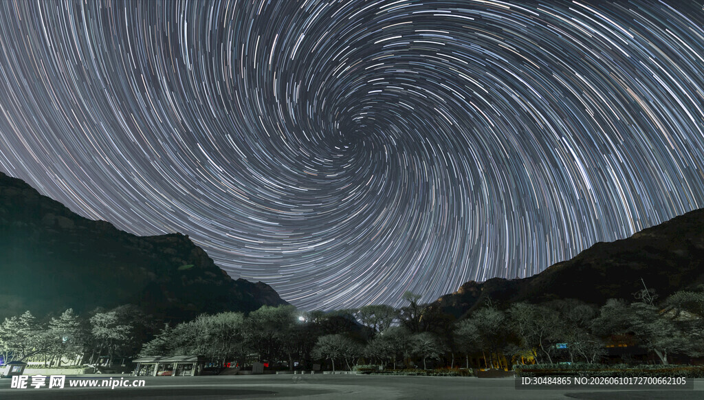 梦幻旋转星空奇景