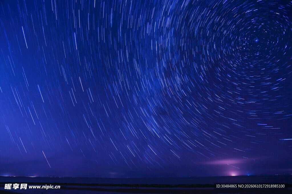 星空下的梦幻夜空美景