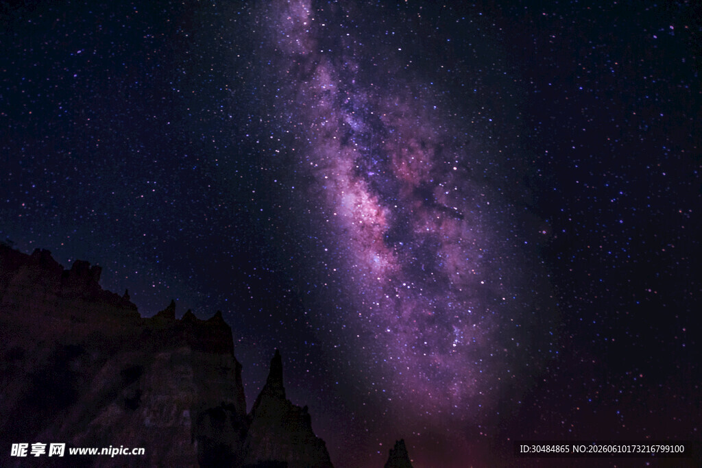 夜空下的壮丽璀璨星河