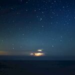 夜空下的海上星空美景