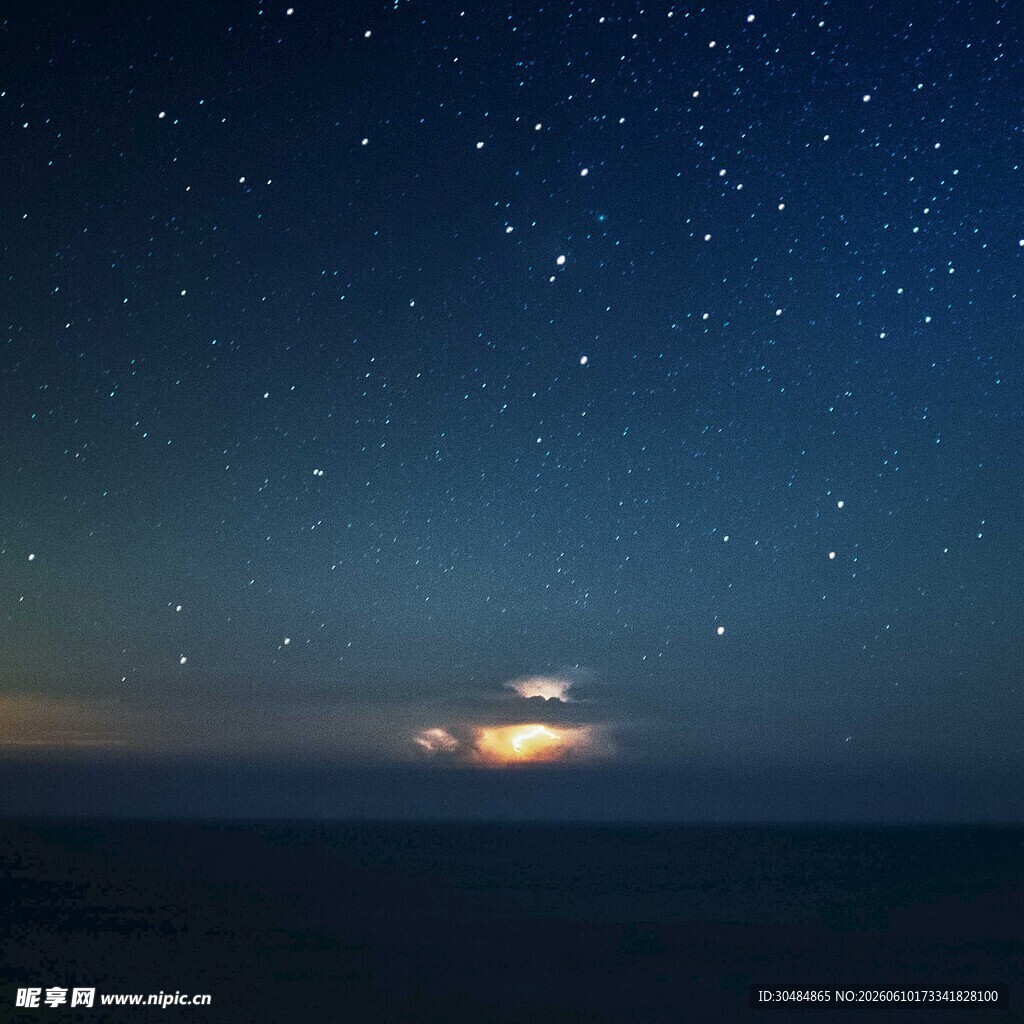 夜空下的海上星空美景