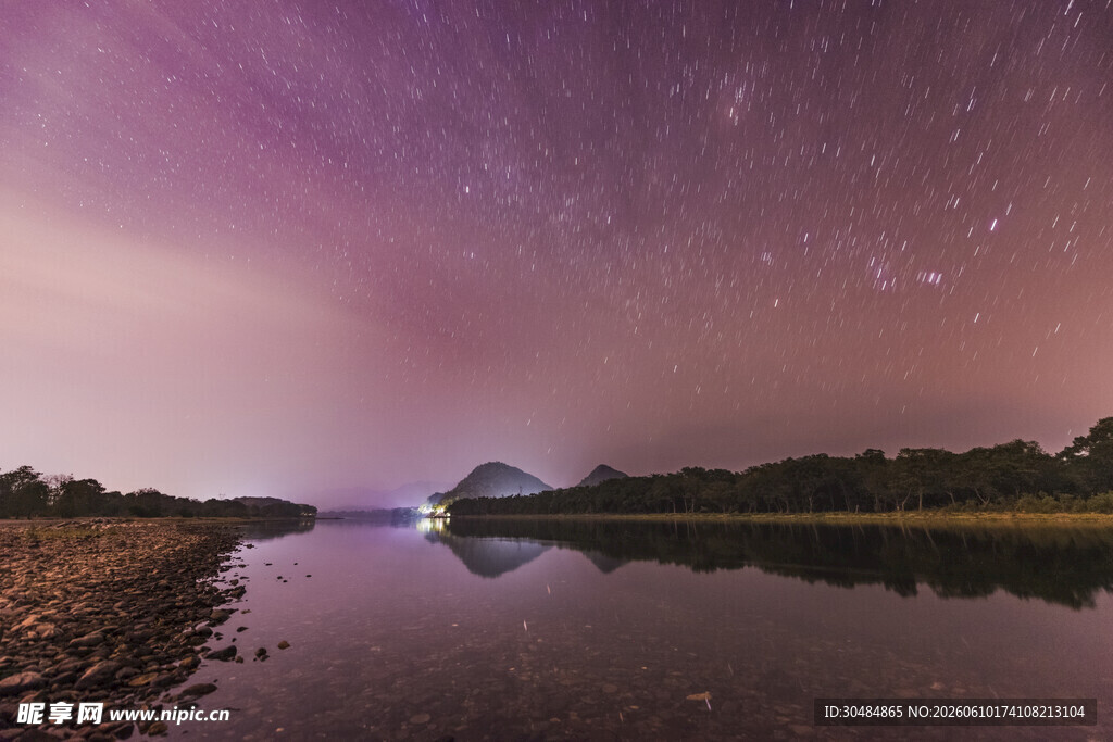 湖畔星空夜景