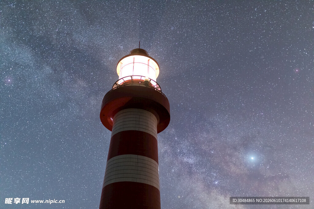 星空下的灯塔