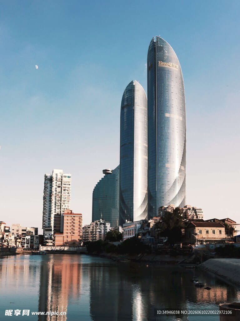 厦门双子塔城市水岸风光
