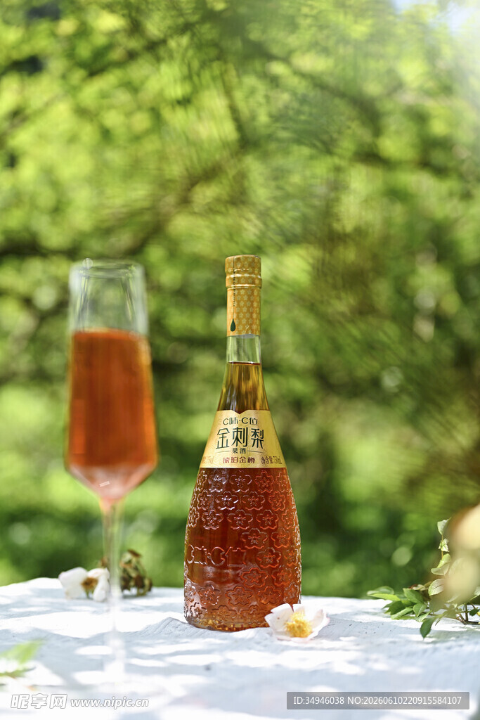户外野餐的美酒与饮品