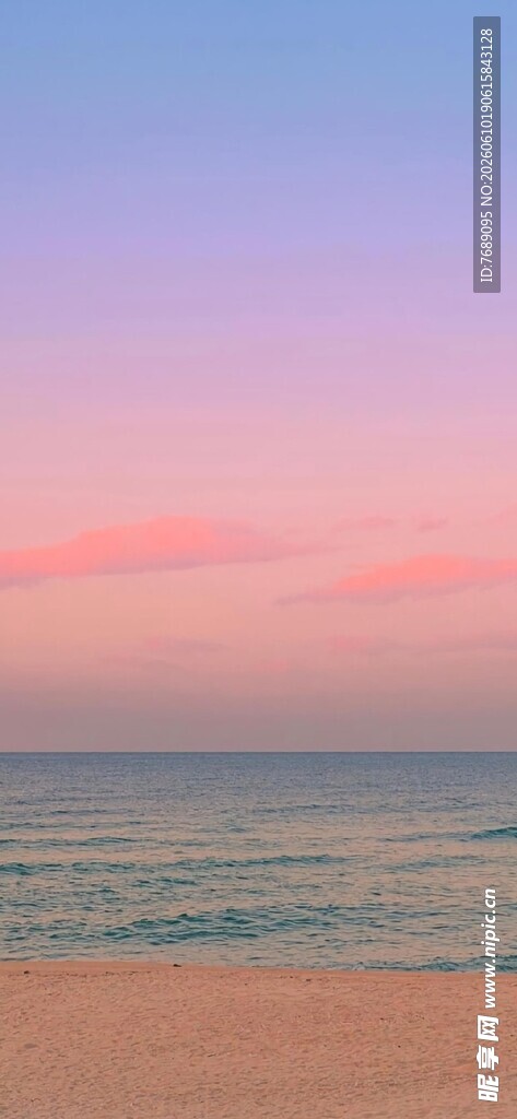 粉紫色海面日落