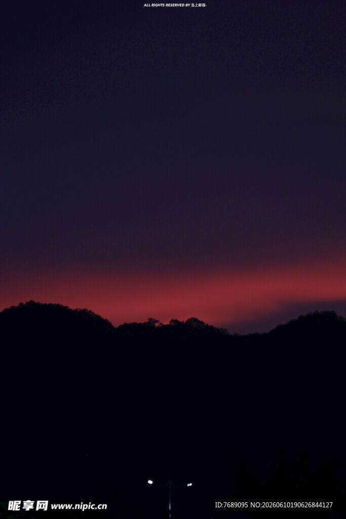 夜幕下的霞光