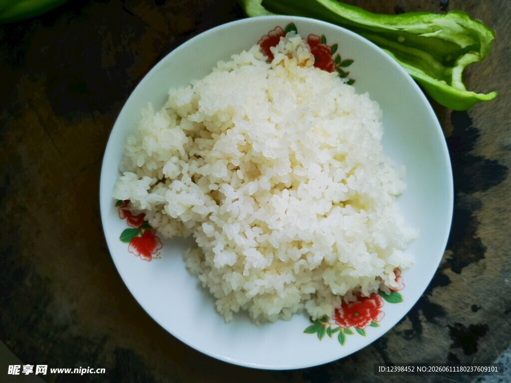 一盘白米饭
