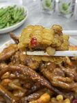 美味排骨夹起诱人瞬间