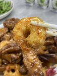美味中式菜肴筷子夹大虾