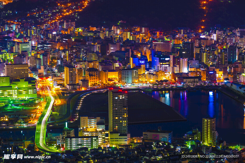 城市璀璨夜景俯瞰图