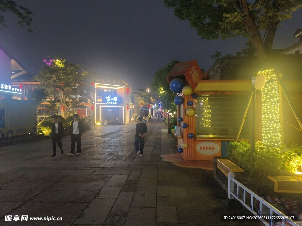 芜湖古城夜晚园区的璀璨灯光景观