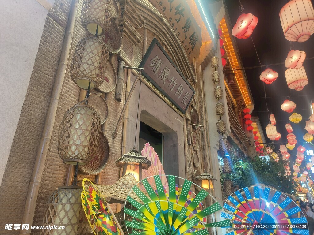 芜湖古城古雅建筑多彩灯笼