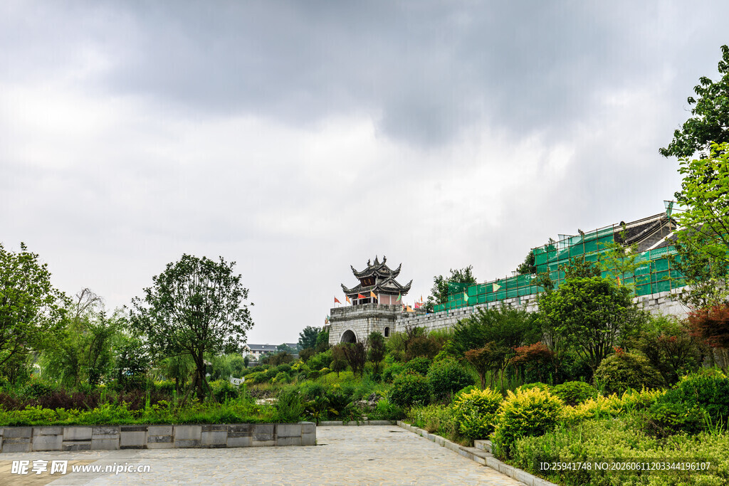 中式园林景致古建隐于绿意