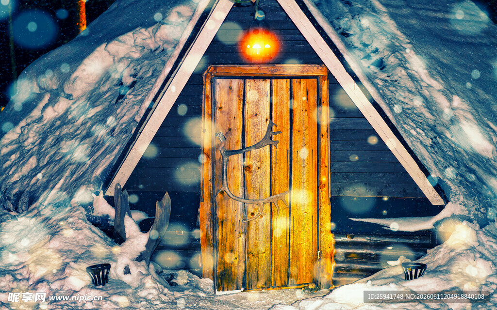 雪中小屋木门冬日景象