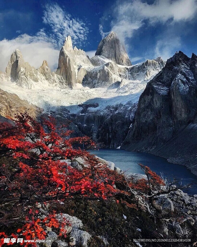 雪山湖泊