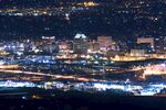 城市璀璨夜景俯瞰图