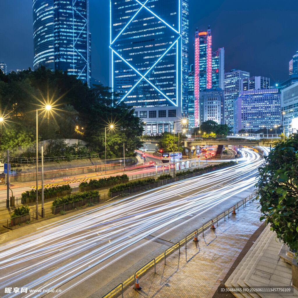 都市夜景车流璀璨瞬间