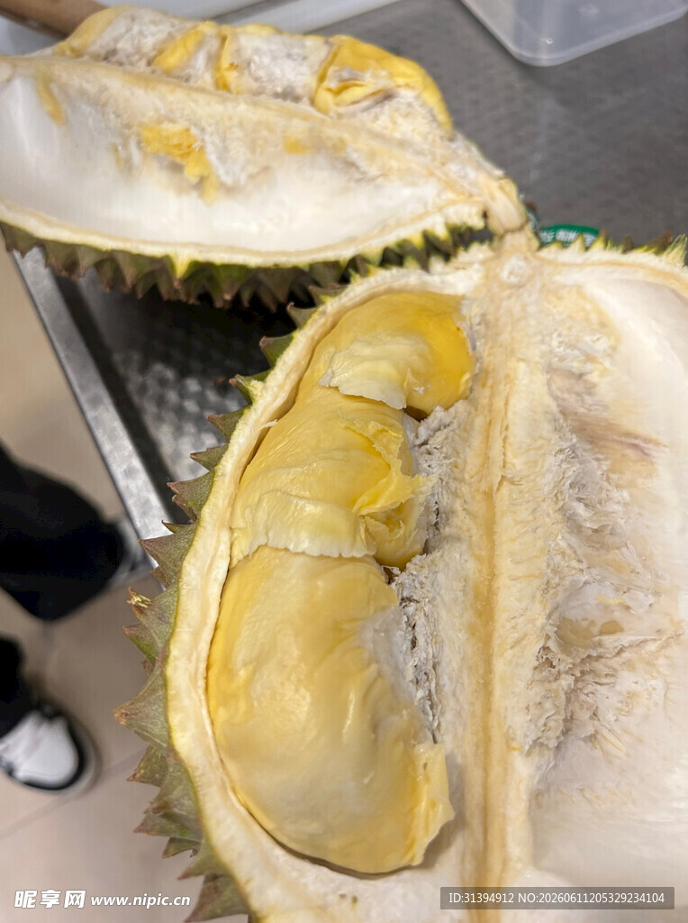 切开的香甜榴莲果肉