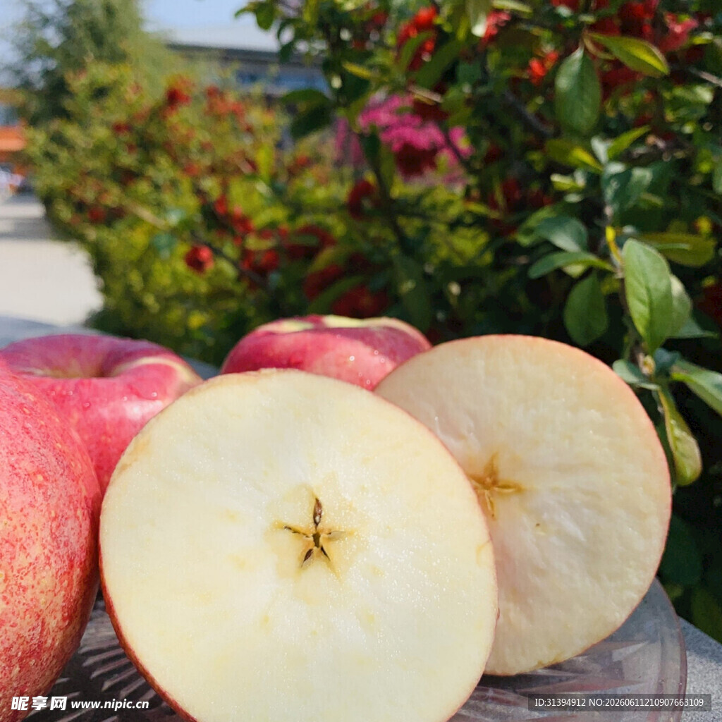 新鲜红苹果