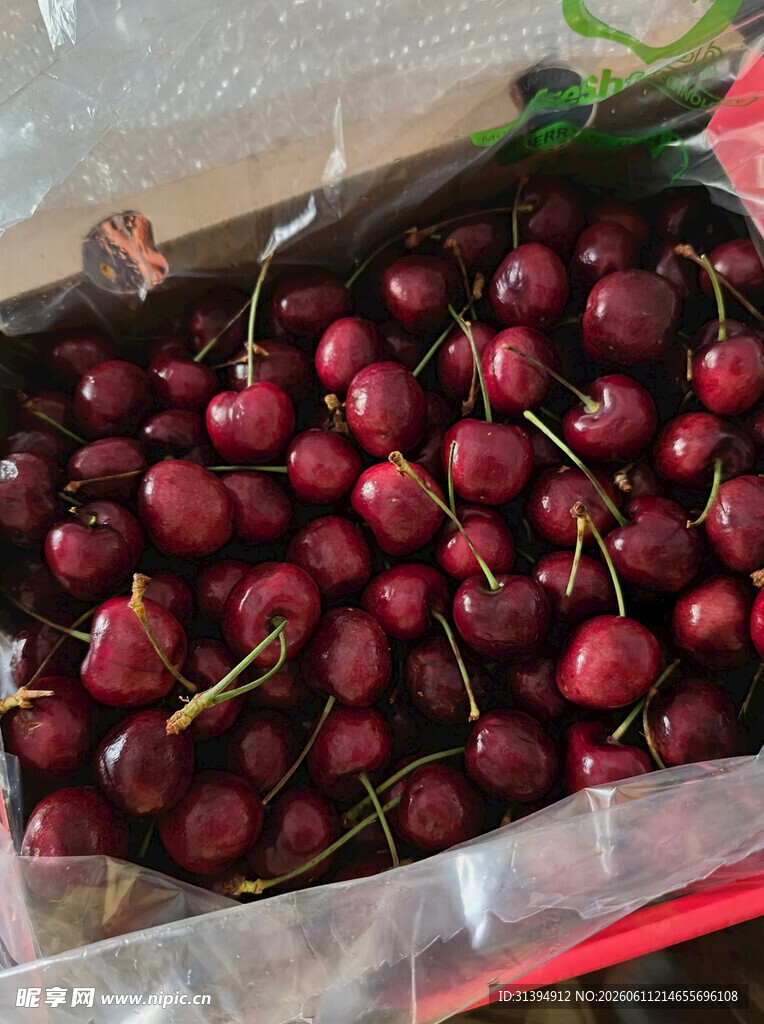 新鲜饱满的车厘子