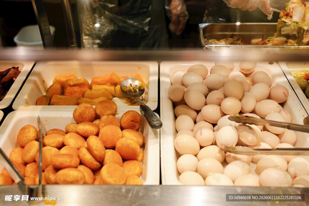 自助餐厅的多样蛋类美食