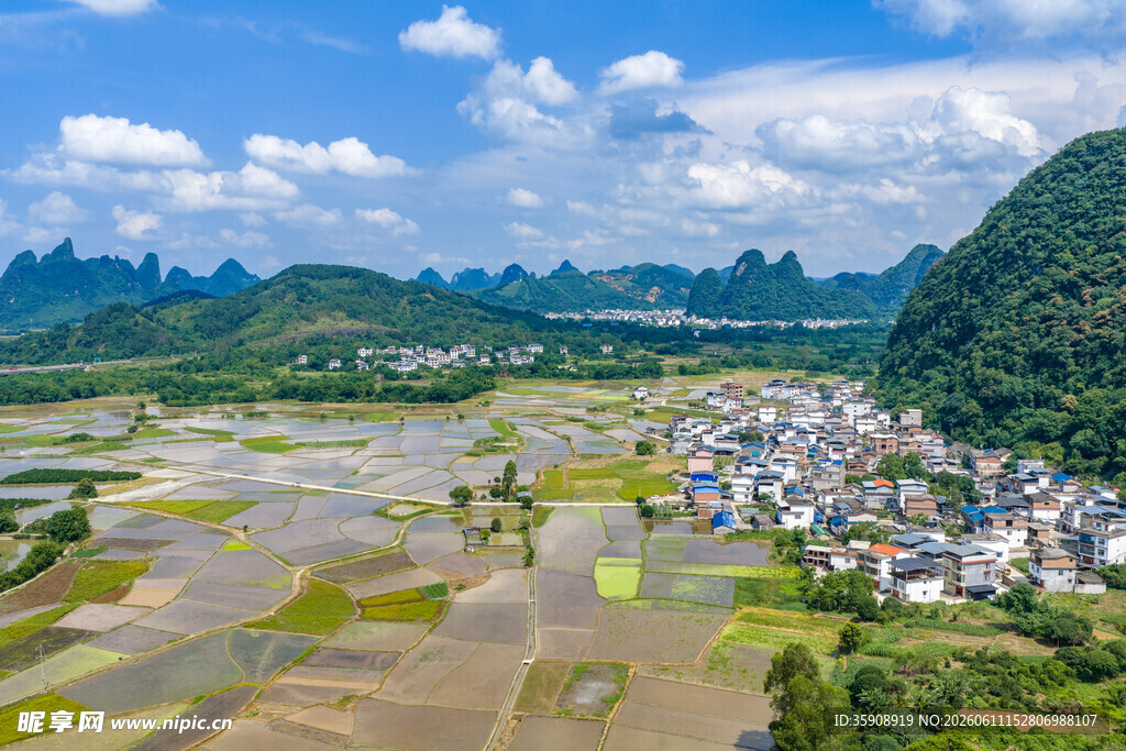 中国广西桂林阳朔夏日田园风光