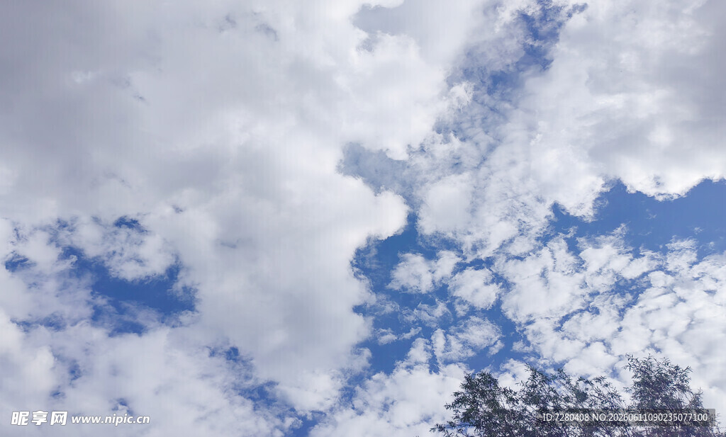 蓝天白云美景