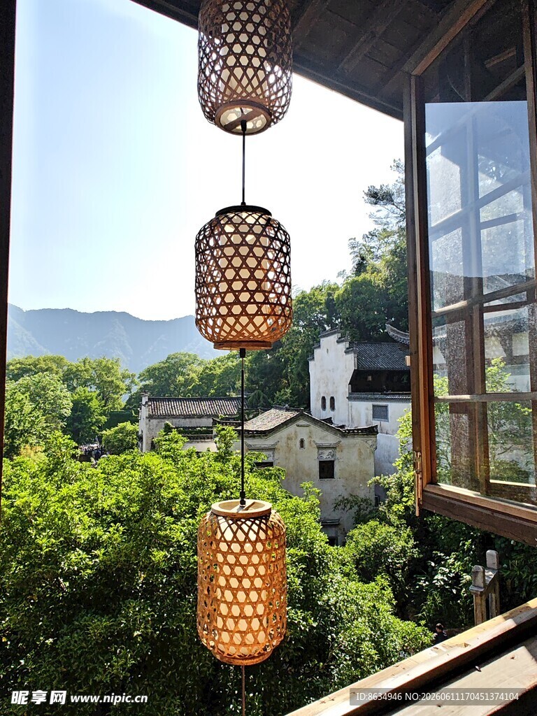 中式竹编吊灯装点阳台