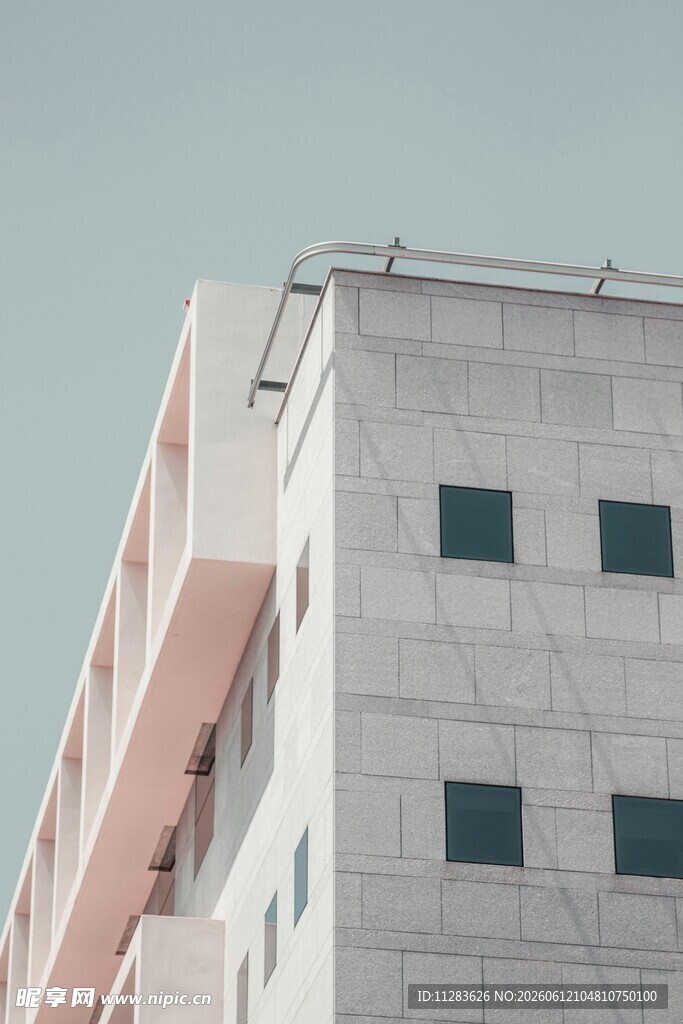 现代风格多层建筑外观