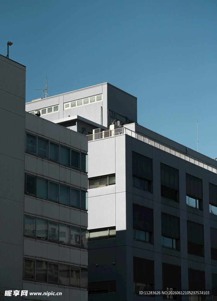 城市中的现代多层建筑