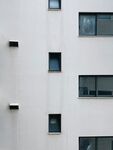 现代建筑墙面与窗户景观
