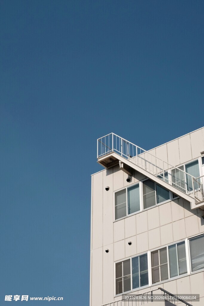 白色建筑的户