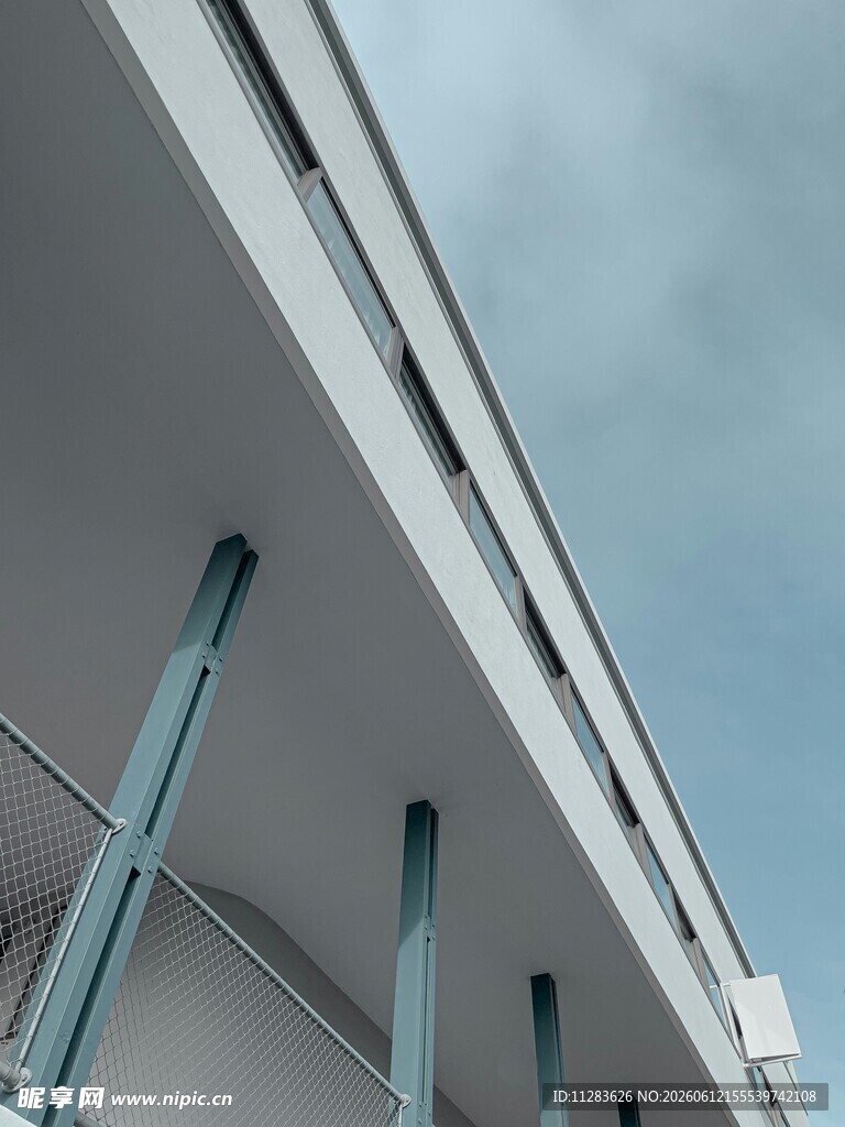 现代建筑底部