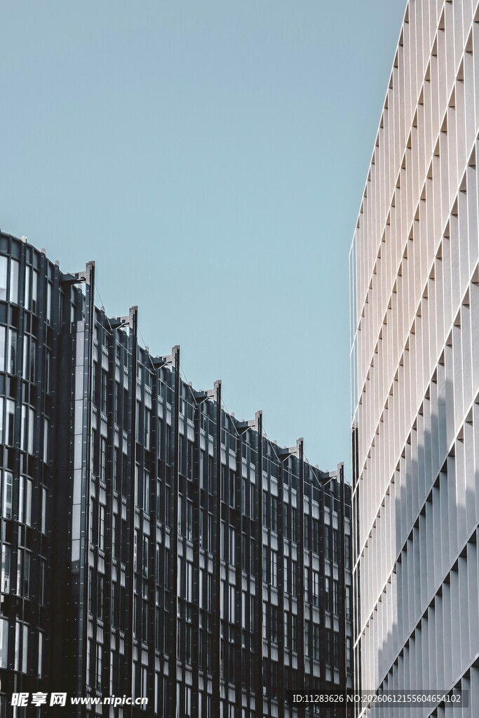 城市中现代风格的高楼建筑