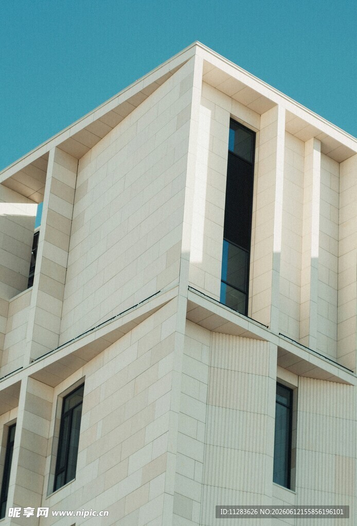 现代简约风格白色建筑外观
