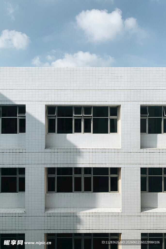 现代白色建筑外观