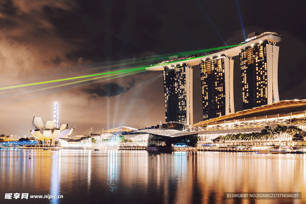 新加坡夜景中的璀璨建筑