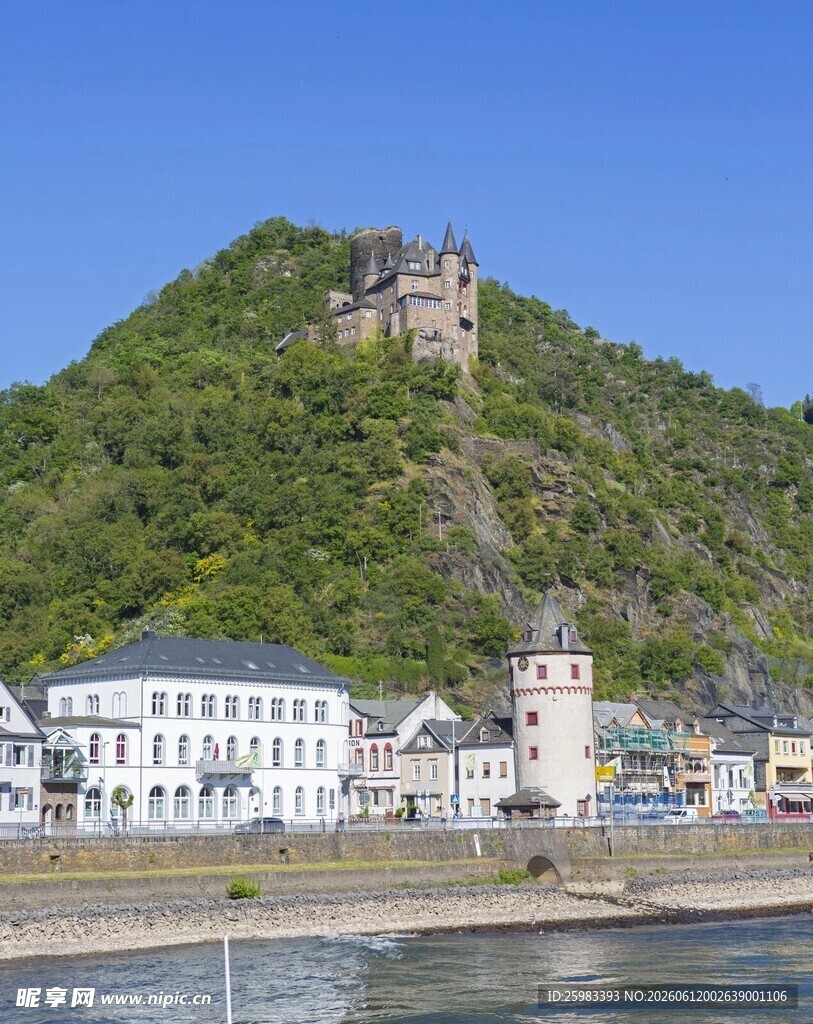 河畔城堡